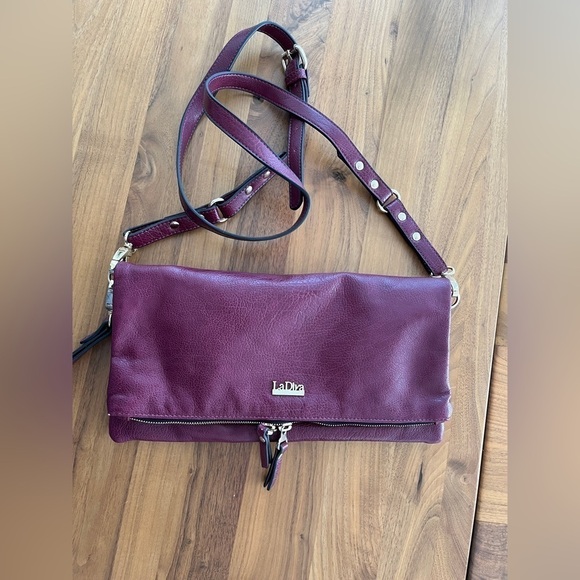 LA DIVA Burgundy Faux Leather Cross Body Bag Gold Hardware Converts to Clutch - Picture 4 of 16